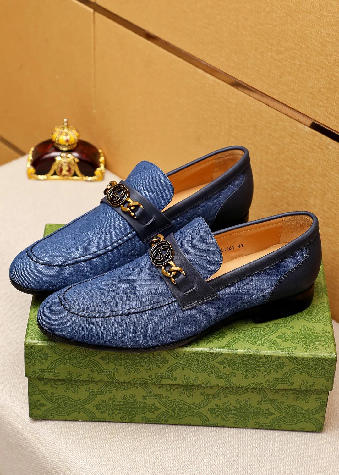 Men's shoes 💰462 💐 Product trademark: GUCCI "Gucci" casual leather shoes Regular size: 38-44 (45.46.47🉑️Customized) Product materials: Selected imported first-layer fabric upper + luxury hardware buckle, imported cowhide leather lining. Strong three-dimensional visual effect, original outsole Color: 3⃣️colors available